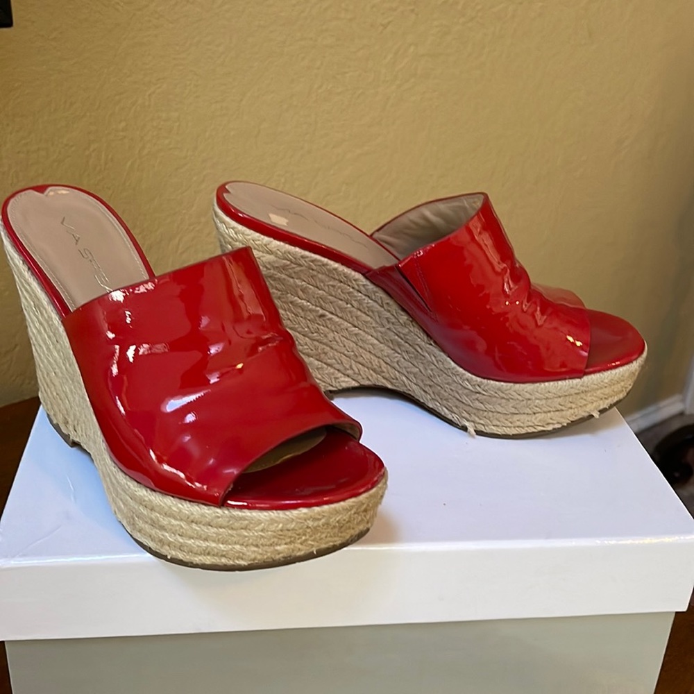 Red platforms; size 6; VIA SPIGA brand